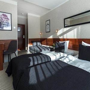 Pokój z łóżkiem king-size